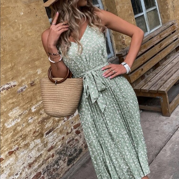 Boho green dot pleated belted cami dress - Picture 7 of 7